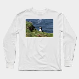 Puffin on the edge of a cliff Long Sleeve T-Shirt